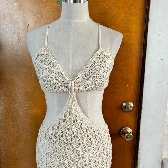 Swimsuit cover up dress.  6/8. - Picture 3 of 7